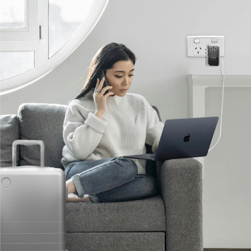 MOMAX 1-World+ Flow 35W 4-Port w/ Built-in USB-C Cable + AC Travel Adaptor (White)