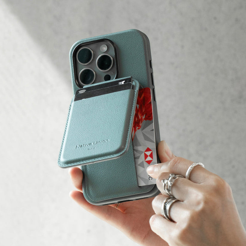 กระเป๋าใส่บัตร และ ขาตั้ง Native Union Active Wallet Stand สี Slate Green หยิบบัตรใช้สะดวก จากแบรนด์ NATIVE UNION