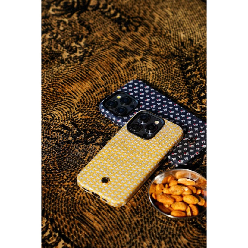 เคสแฟชั่น Revested Milano Thai Silk สำหรับ iPhone 15 Pro สี Yellow Elephant