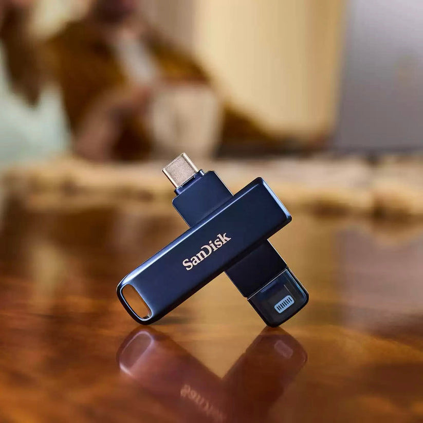 แฟลชไดรฟ์ Phone Drive สำหรับ iPhone สี Metallic Sky (256 GB) ดีไซน์สวยงาม จากแบรนด์ SANDISK