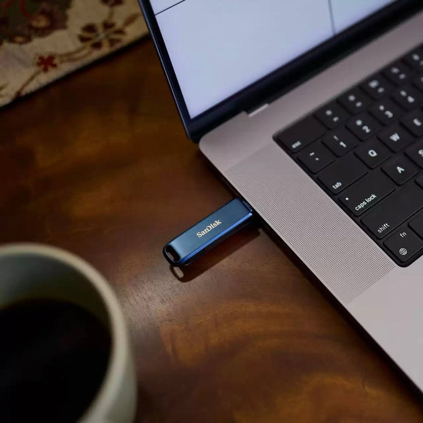 แฟลชไดรฟ์ Phone Drive สำหรับ iPhone สี Metallic Sky (256 GB) มีรหัสปกป้องข้อมูลส่วนตัว จากแบรนด์ SANDISK