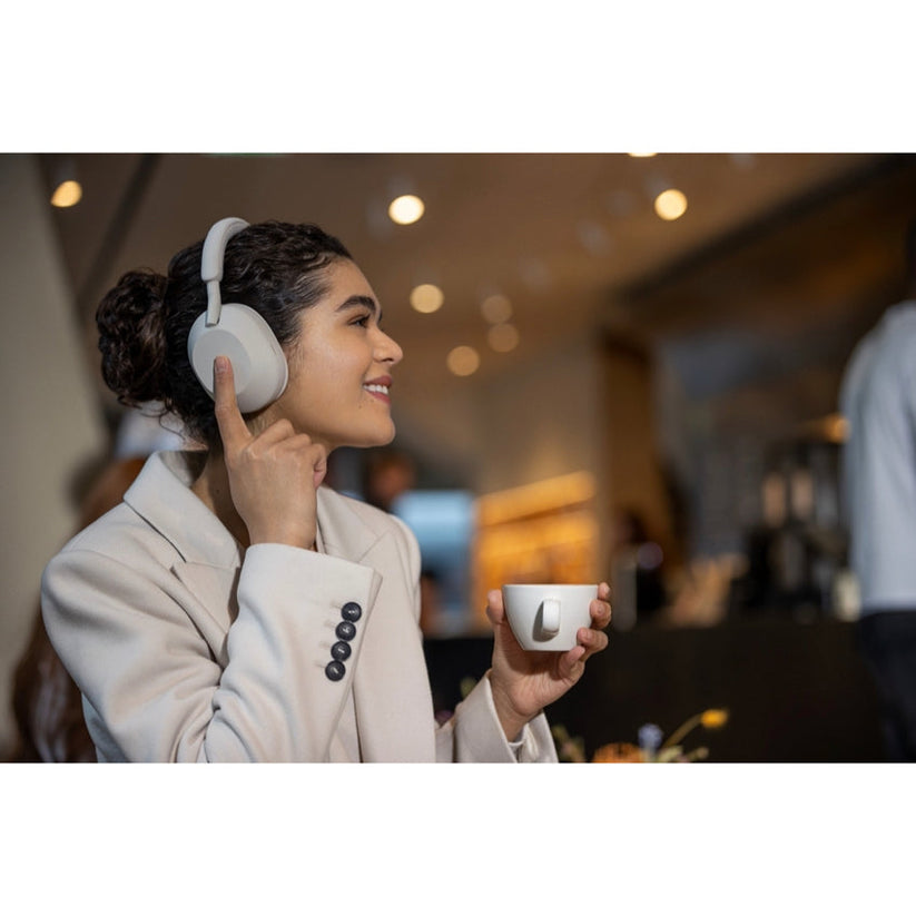 หูฟังไร้สาย Sony WH-1000XM5 Wireless Headphone สี Silver ฟังเพลงได้ยาวนานสูงสุด 30 ชั่วโมง แบรนด์ SONY