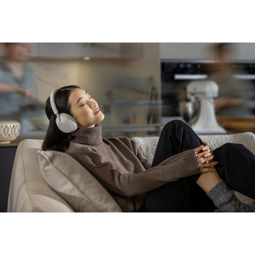 หูฟังไร้สาย Sony WH-1000XM5 Wireless Headphone สี Silver ดีไซน์ทันสมัย เรียบง่าย สวมใส่สบาย แบรนด์ SONY